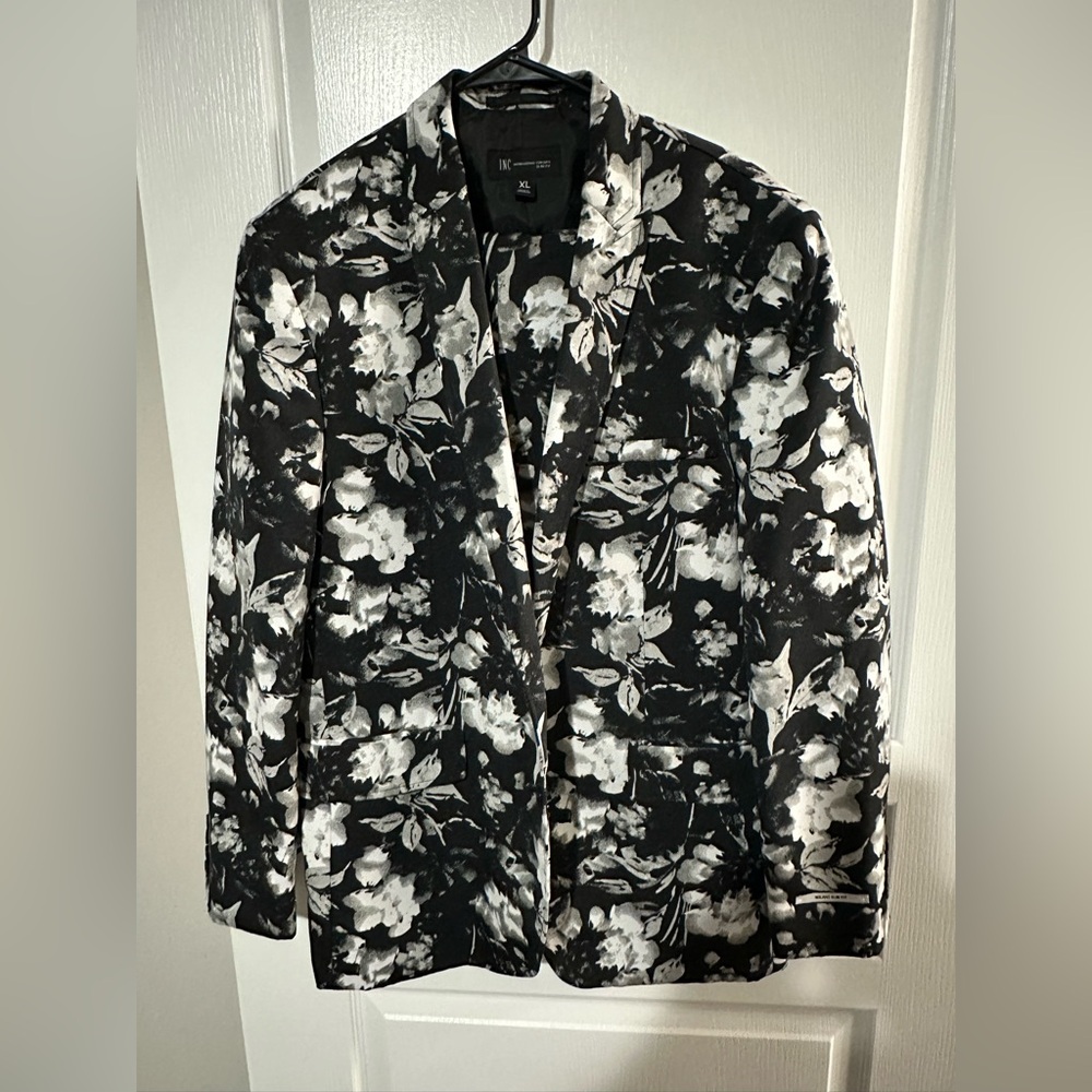 Black and White Floral Suit - XL jacket/ 36x30 pants